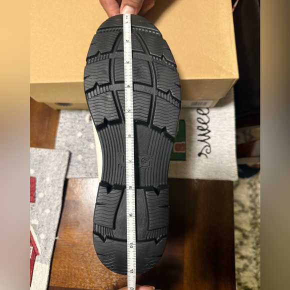 UGG women Droplet boots size 9 new box damage and light spots at the boots.. - Picture 3 of 15